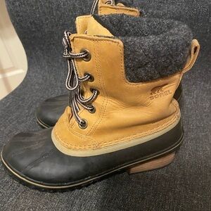 Sorel Slimpack II boots size 7